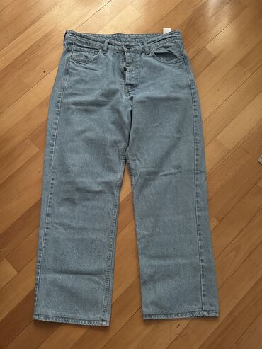 Cinslər: 32 razmer baggy jeans.Yenidir cox az geyinilib.Turkiyeden sifaris
