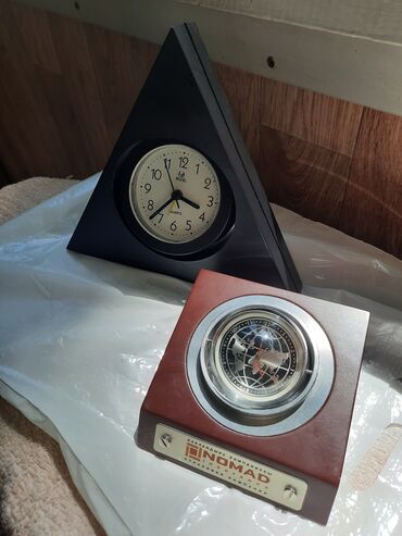 часы invicta: Чёрные часы и коричневые часы. вместе (500 сом.)