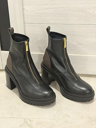 ботинка бу: Ботинки, 38, Michael Kors, Новый, цвет - Черный, Бесплатная доставка — 7