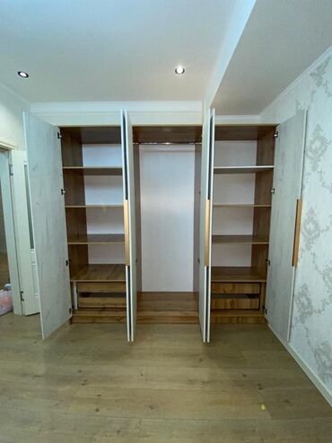 Шкафы для одежды: 6х дверный шкаф!!! Рассрочка через М+ Высота 2.20 Ширина 2.40 Глубина — 14