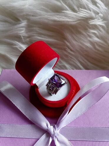 Prstenje: Cena 1300din — 20