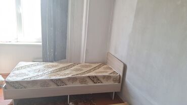 столик для детей от 2 лет: Одноместная кровать, б/у Простая и удобная кровать для одного человека