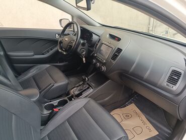 Kia: Kia K3: 1.6 l | 2017 il Sedan — 14