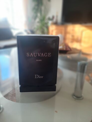 Na prodaju original Dior Sauvage Elixir 60ml za više informacija me