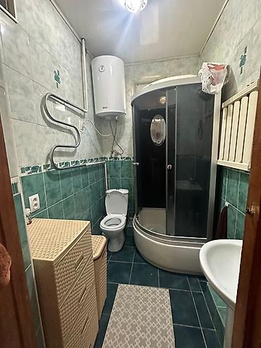 Продажа коттеджей и домов: 🏡 Продаётся дом в ж/м Рухий-Мурас-1, Бишкек! 🛏️ 3 комнаты | 📐 52 м² | — 5