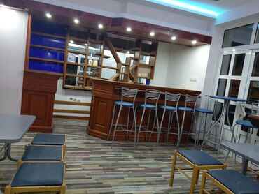 Restorani, kafići: Izdaje se kompletno opremljen ugostiteljski lokal sa šankom i — 4