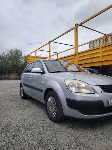 Kia: Kia Rio: 1.5 l | 2005 il Hetçbek