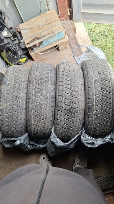 надувной матрас авто: Шины б/у 215.65.16.зима. 
12000сом за комплект