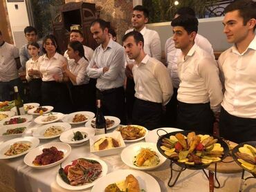 part time iş elanları 2024: Ofisiant tələb olunur, Restoran, Aylıq ödəniş, 18-29 yaş, 1 ildən az təcrübə
