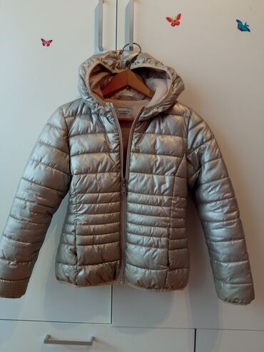 Prolecna jaknica za devojcice, velicina 8-9, bez ostecenja