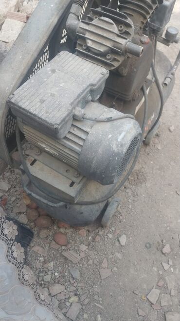 Mişarlar: Pistonlu hava kompressoru - Elektrik mühərriki ilə işləyən, kəmər