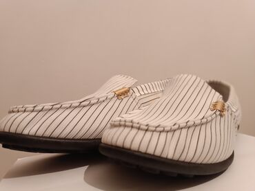 Туфли: Классические белые макасины, размер 40, в наличии только одна пара!