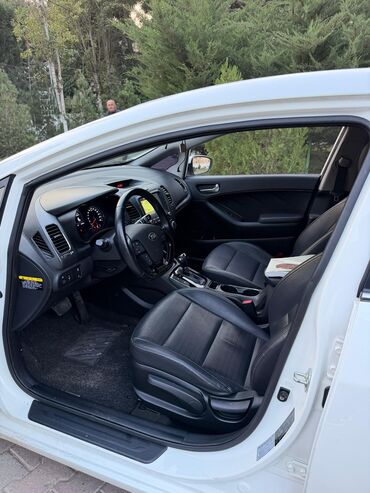 Kia: Kia K3: 1.6 l | 2017 il Sedan — 10