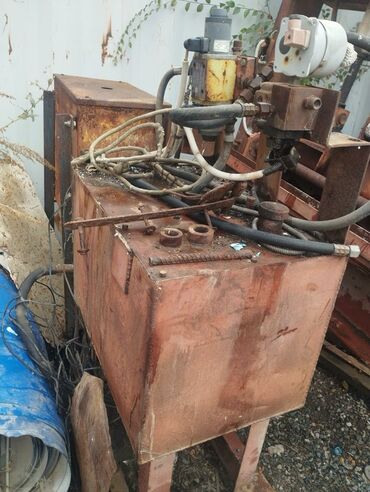 Другое оборудование для производства стройматериалов: Гильотина, разматыватель ( клеть) остаток кровельного металла, все — 3