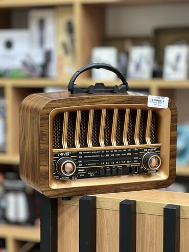 Səsgücləndirici və qəbuledicilər: Retro radio Blutuzlu Butun kanalkarı tutur Sd auks 240/işleyir Hem