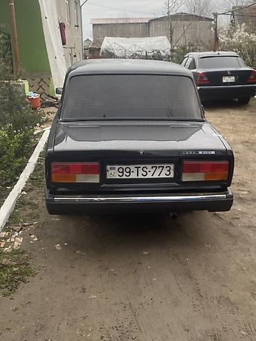 toklu radiator: LADA 2107 sedan – klassik dizaynlı, qara rəngdə. Xüsusiyyətlər: - — 2