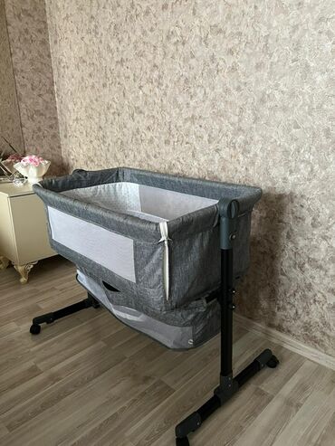 Beşiklər: Oğlan və qız üçün, Dördbucaq, Beşik, Dəst ilə, Matras ilə, Yellənmə mexanizmsiz — 1