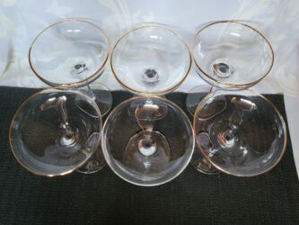 Čaše: Case kristalne za sampanjac,vino iz 80ih. Case za vino,maksimalno — 8