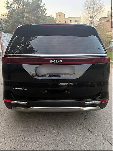 машина на: Kia Carnival: 2021 г., Минивэн — 1