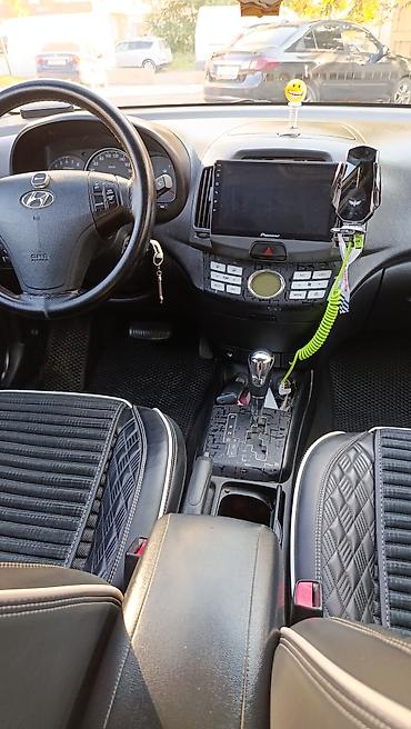 taube kondisioner: Hyundai Elantra, ağ rəngli sedan.nömre üstünde verilir peredok arxa — 10