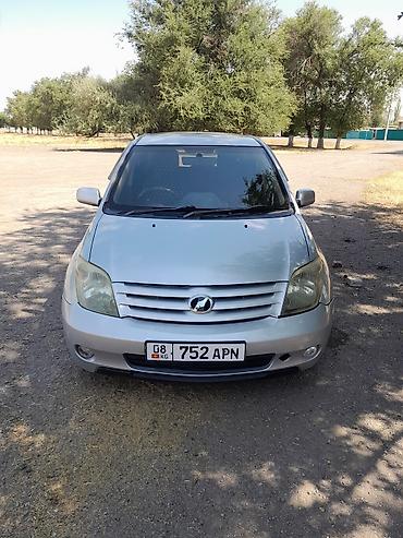 e klass: Toyota Ist: 2003 г., 1.5 л — 2