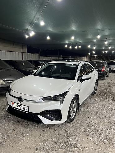 обмен на купе: GAC Aion S Plus, белый седан EV Основное: - Полностью электрический — 3