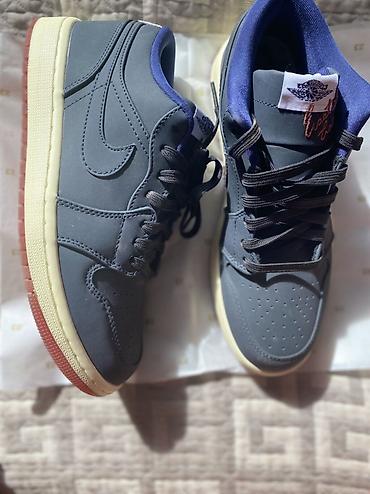 Мужские кроссовки, 42, Nike, Новый, цвет - Серый