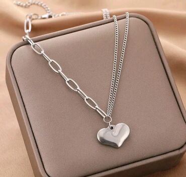 ogrlica: Predivna ogrlica od hiruškog čelika može biti idealan poklon vašoj