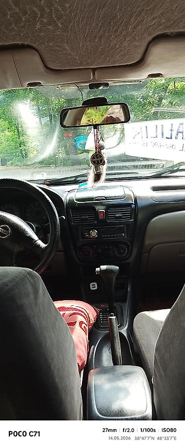 07 radiatoru: Nissan Sunny sedan - Kuzov: 4 qapılı sedan, mavi rəng - Mühərrik — 3