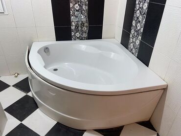 перегородка для ванны: Ağ rəngli, künc formalı vanna. Ergonomik daxili dizayna malikdir