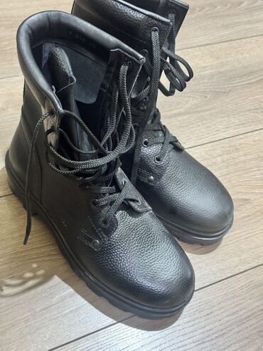 обувь больших размеров бишкек: Мужские ботинки, 40, Новый, цвет - Черный, Платная доставка