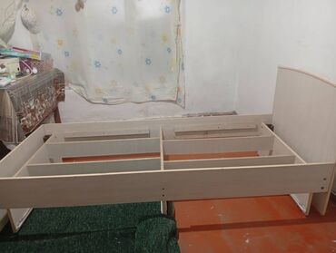 кровать полуторка с матрасом купить недорого: Простой каркас кровати из светлого дерева с изголовьем. Конструкция
