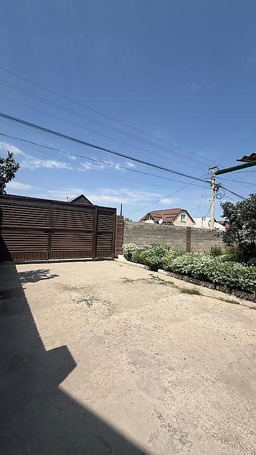 Продажа коттеджей и домов: СРОЧНО ПРОДАЕТСЯ ДОМ Локация: Ак-Ордо (начало), ул. Барпы Алыкулова / — 17