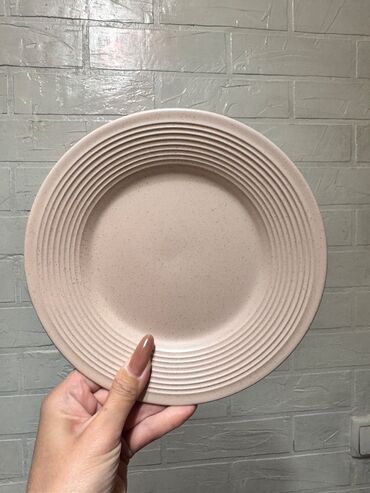 поко 75: Тарелки 20 см
В коробке 5 шт
В наличии 3 коробки