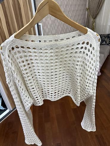 Açıq toxumalı ağ trikotaj bolero/sviter
Standart razmer — 2