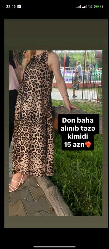 Çəkmələr: - Qara açıq-burun, açıq-daban dabanlı çəkmə-sandal qarışığı. - — 6