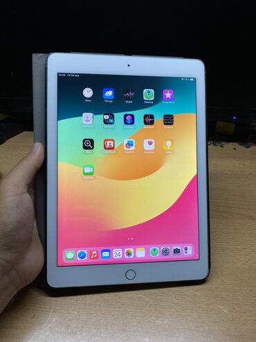 Планшеты: Планшет, Apple, память 32 ГБ, 8" - 9", Wi-Fi, Б/у, Классический цвет - Серебристый