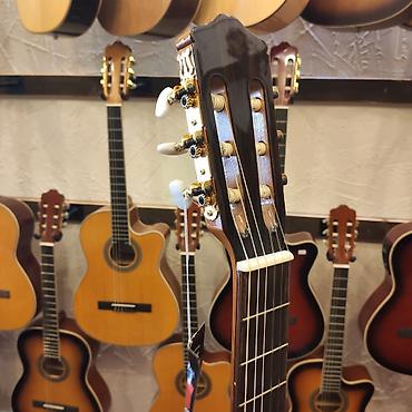 Gitaralar: Elektro klassik gitara Cordoba C5-CE Üst: Bərk sidr ağacı Qol: Gül — 4