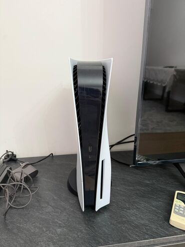 PS5 (Sony PlayStation 5): Продам PlayStation 5 FAT 825Gb В комплекте 2 геймпада Игры: NFS