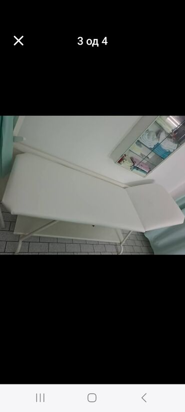Ovaj kozmetički krevet, idealan za kozmetičke salone, masažne centre