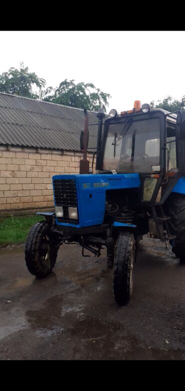 Traktorlar: MTZ 80.1 traktor. traxdır naxadıdı,sənədi qaydasındadı,rolu dazatır