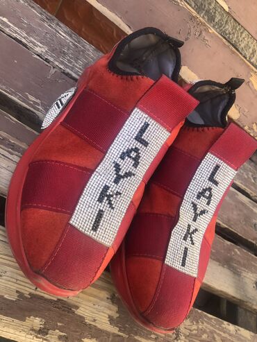 tufli 40 razmer na kabluke: Продаются кроссовки от Бренда LAYKI, женские, размер от 39-40, в