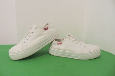 Sneakers & Athletic shoes: Levi's, 37, color - White