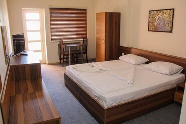 Otel və hostellər: Obyekt icarəyə verilir. Obyektin ümumi ərazisi 1.5 hektardi. 3 — 5