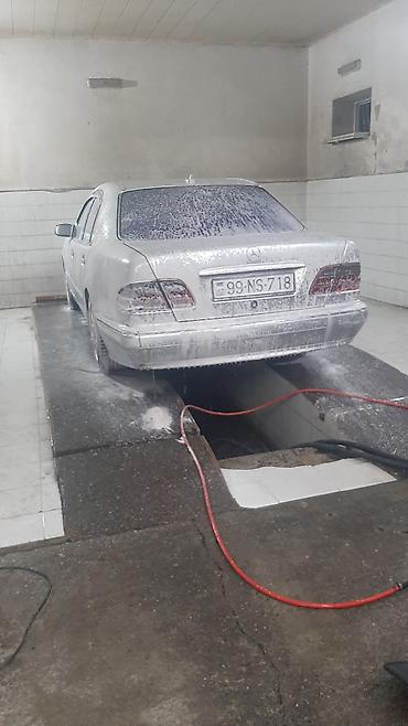 porsche satisi: Mercedes-Benz E-Class sedan (W210), gümüşü rəng. Xüsusiyyətlər: - — 2