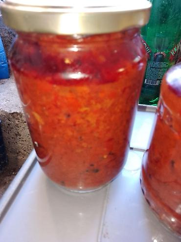 etericna ulja: Domaća ajvar salata u teglama - Ručno pripremljen ajvar od pečenih — 1
