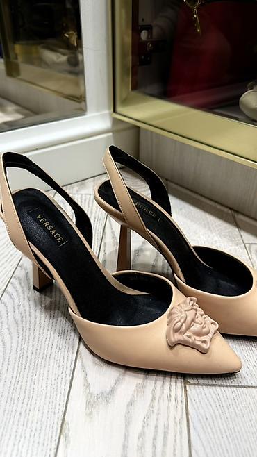 Tuflilər: Versace qadın ayaqqabısı – bej rəngli slingback nasoslar 38 razmer — 1