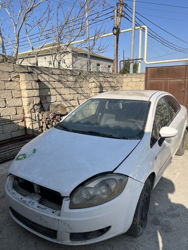 vuruq masnlar: Fiat Linea: 1.6 л | 2010 г. 205000 км Седан