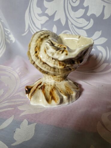 Ostalo posuđe: Pepeljara skoljka,rucni rad kineski porcelan 70,80te. Pepeljara — 10