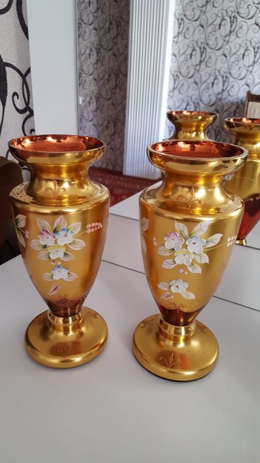 ваза стеклянная прозрачная высокая без узора: Boqema gul qablari,70ci illerin istehsalidi.Temiz maldi